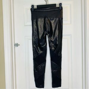 Victoria’s Secret PINK Black Shimmer Legging  Size Small